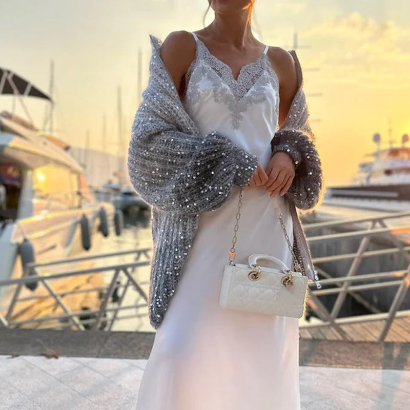 スパンコール付きの無地ニットセーター