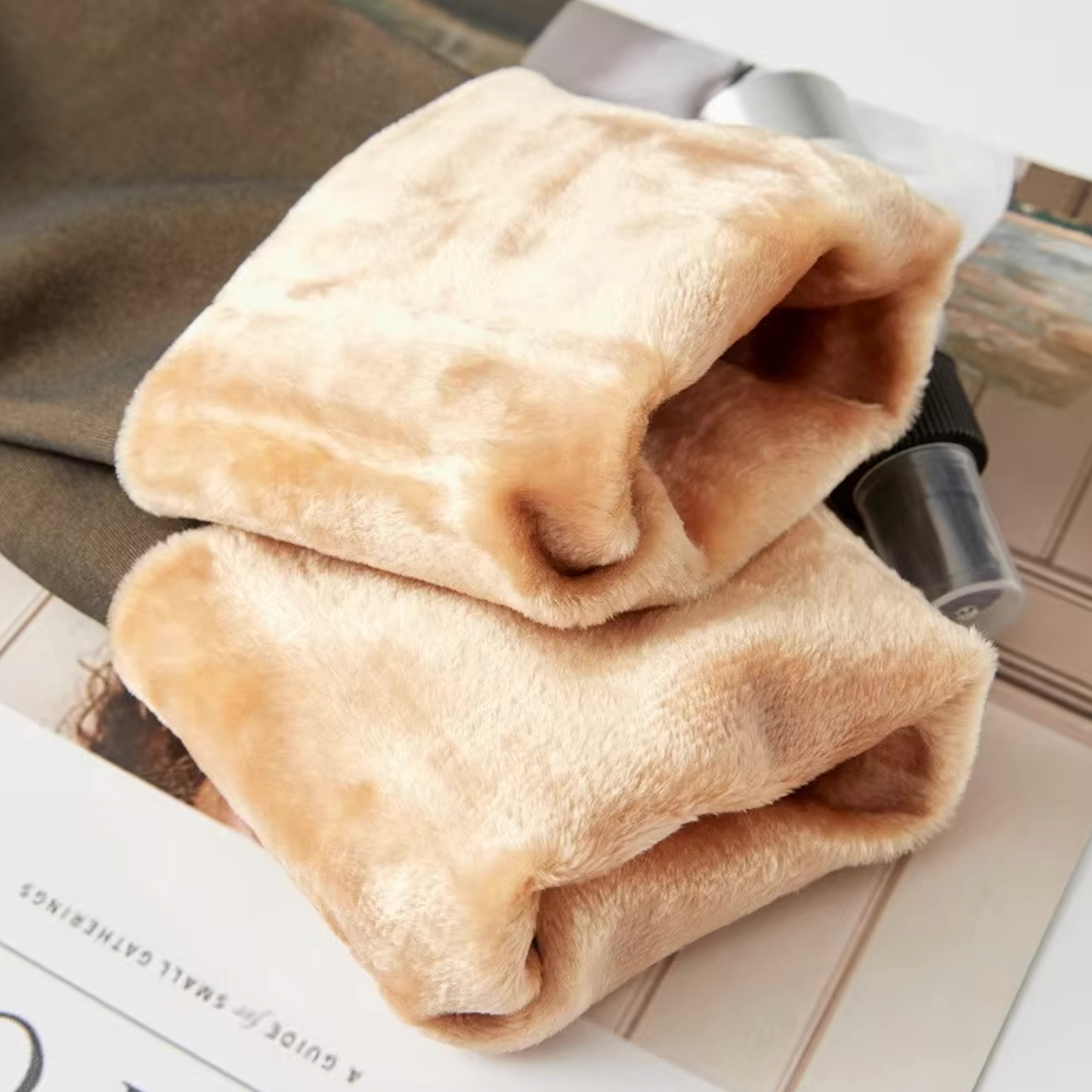 הגרביים השקופים